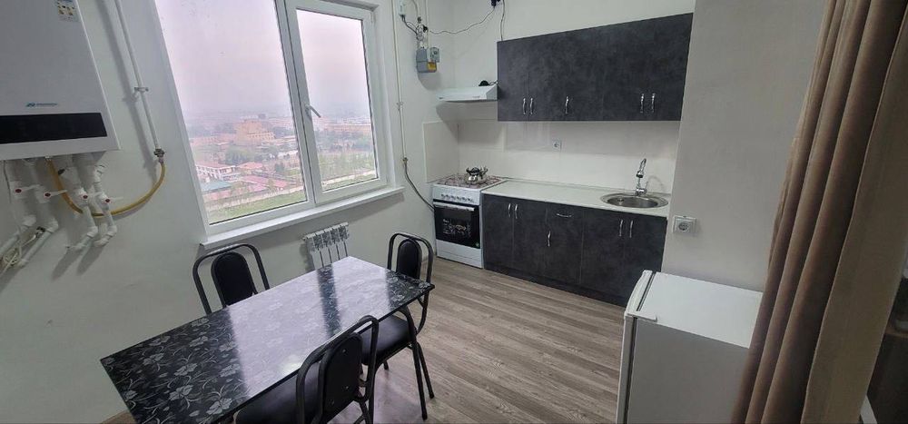 Сдается 2х комнатная квартира
С обстановкой 
В горде Алмалыке