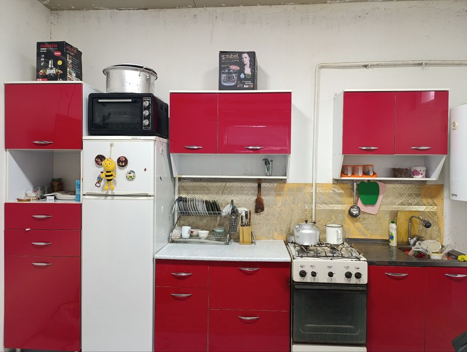 Уголок и кухонный мебел