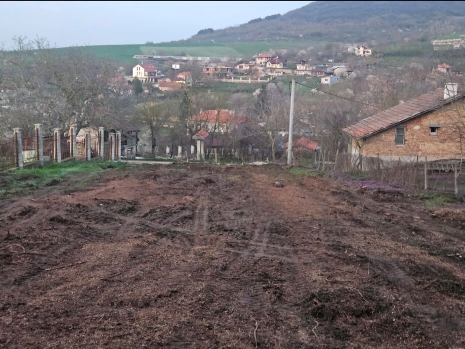 Продавам парцел с.Староселец обл.Варна общ.Провйдия