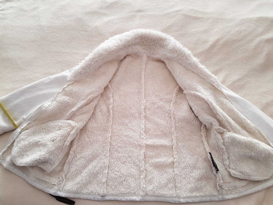 Geaca alba cu blanita, marimea 36 / S