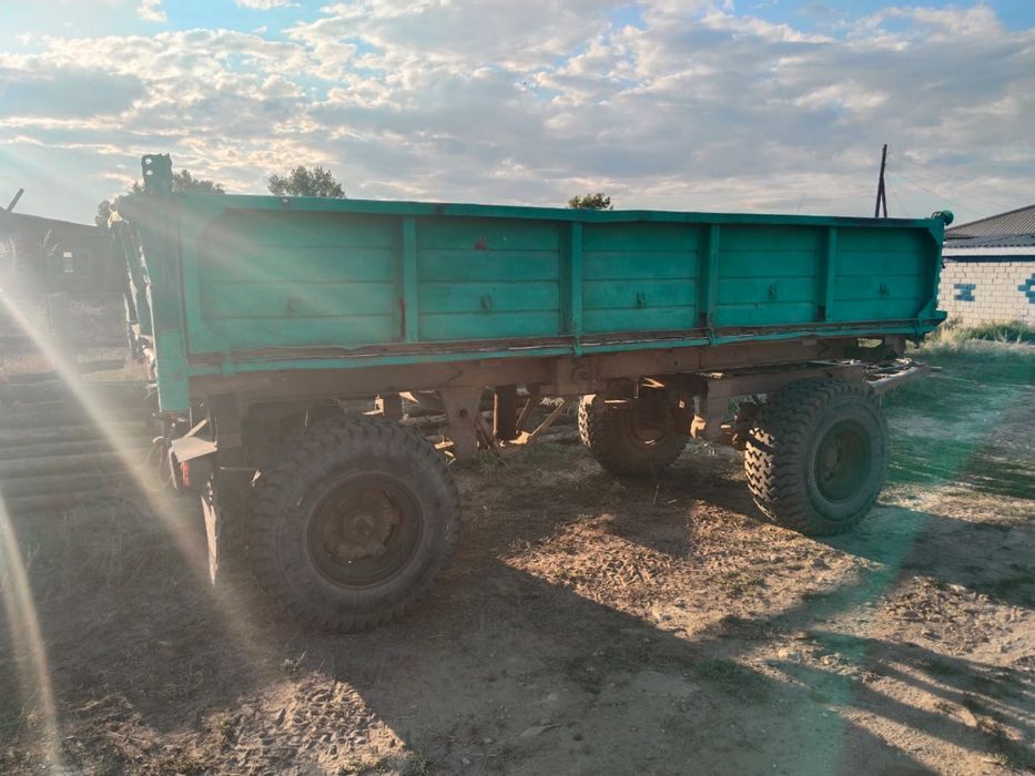 Трактор с прицепом