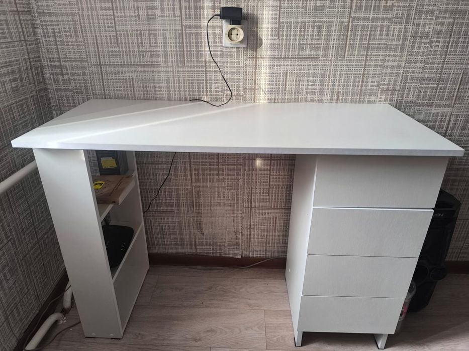 Продам универсальный стол