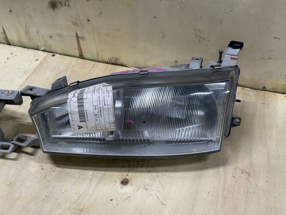 Фары передние Toyota Camry 10