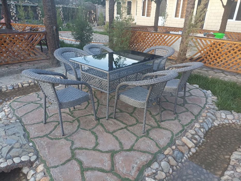 Kletichni stol stullar