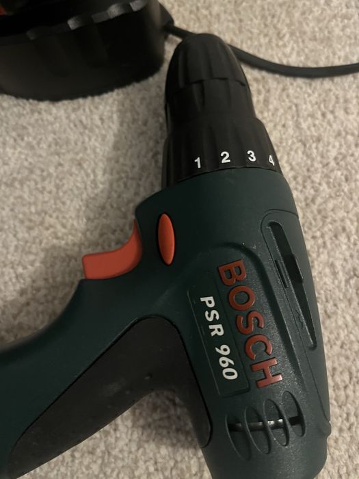 Masina de gaurit si infiletat Bosch PSR 960cu acumulator si incarcator