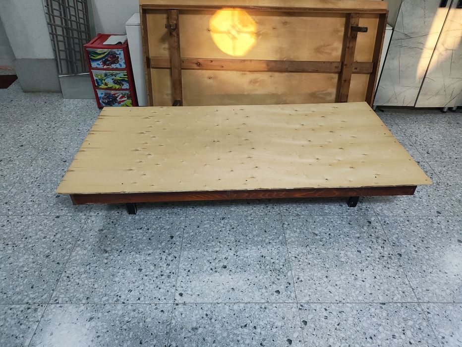 Кровати спальные