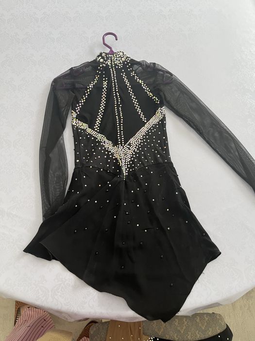 Продаётся платье для фигурного катания