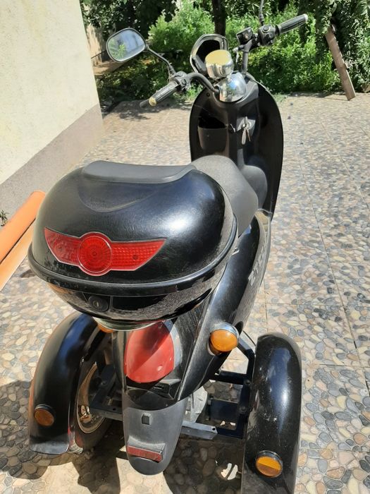 Triciclu electic  ZT 63  3 roti stare bună