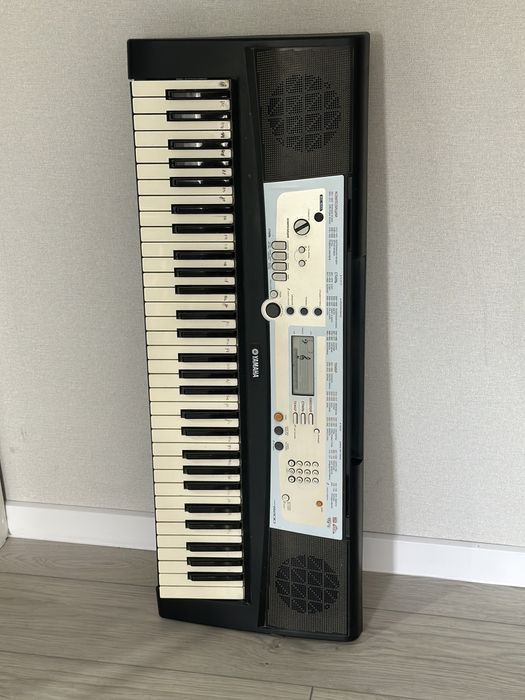 Продам синтезатор, пылесос, батарея