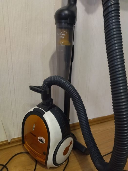 Пылесос в рабочем сост