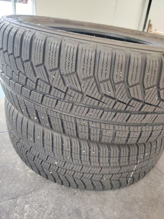2 бр зимни 205/55/17 Hankook