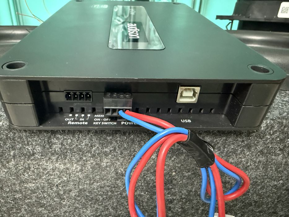 Подаю процессор Audison Bit One