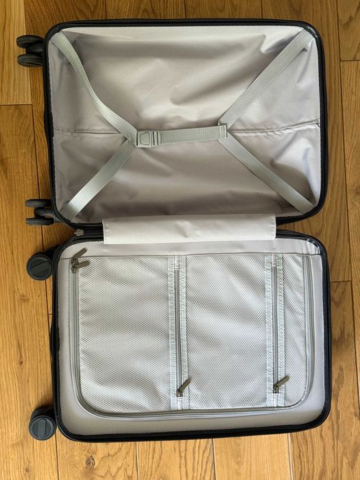 Кабинен куфар Xiaomi с вградени ключалки и отделение за лаптоп