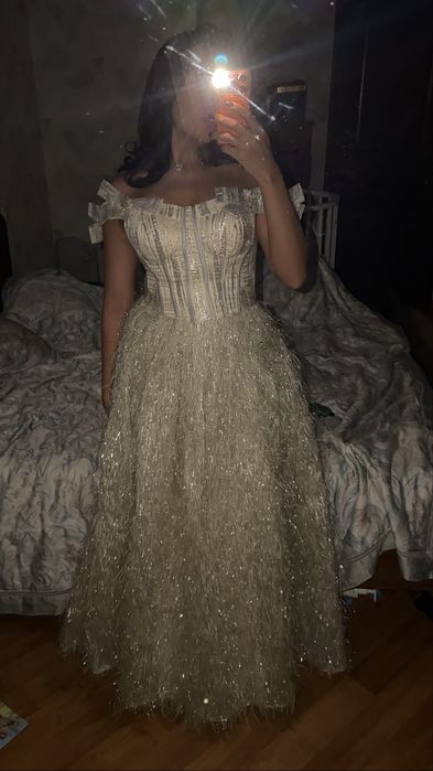 Вечернее платье корсет перья