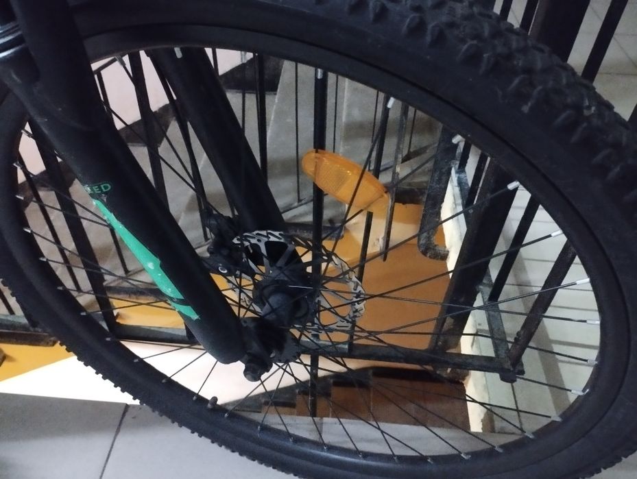Bicicleta 27,5 discuri față spate.