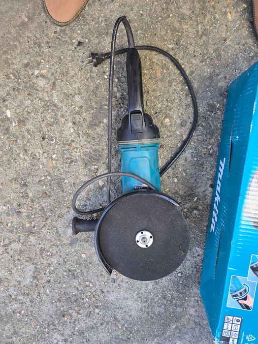 Makita Polizor unghiular cu fir, 2800 W, 230 mm.