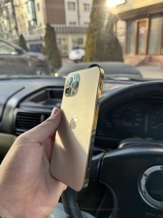 iPhone 12 Pro в идеальном состоянии