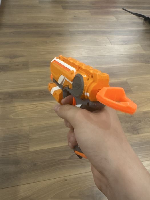 бластер Нерф с лазером