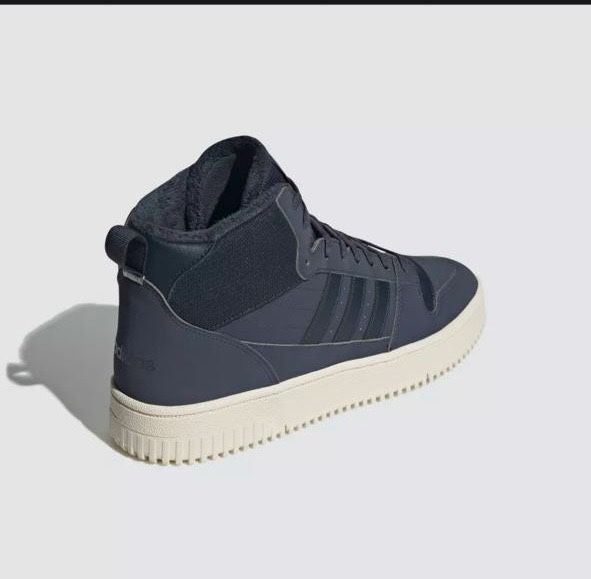 Ботинка Adidas обувь