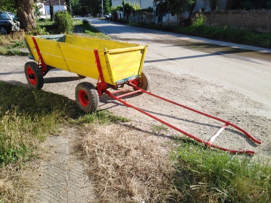 Конска каруца с гумени колела