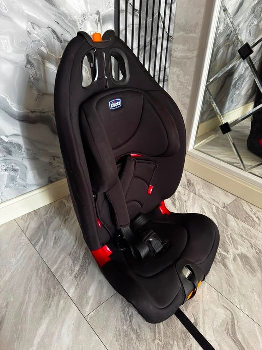 Продам автокресло детское Chicco