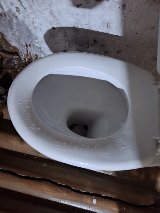 Унитаз без бачка.