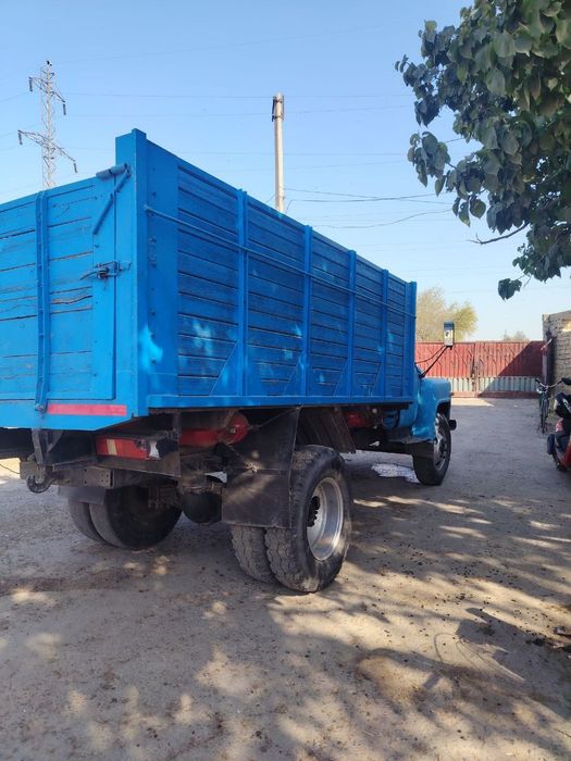 Gaz 53 yuk mashinasi sotiladi