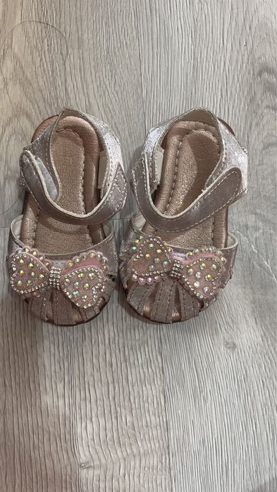 Продам обувь на девочку размер 17-21