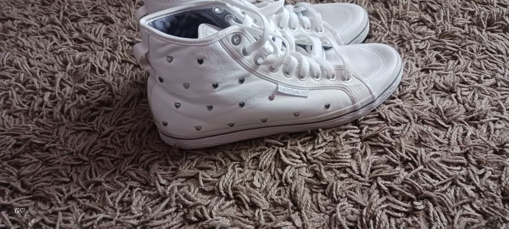 Чисто нови кецове Адидас 40 номер