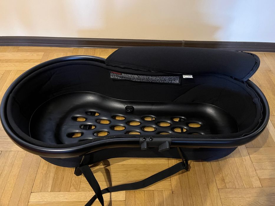 Кош за бебе със сенник