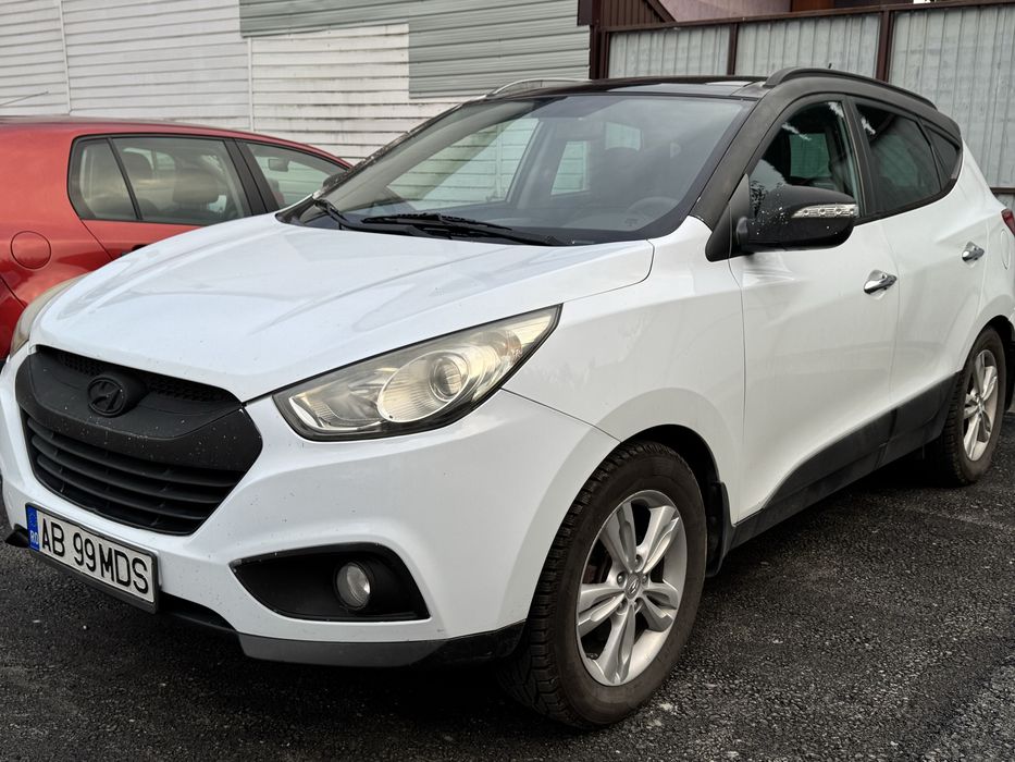 Hyundai ix35 2.0 CRDi 184 CP 4x4 Automat 2011 – Piele – 2 seturi roți