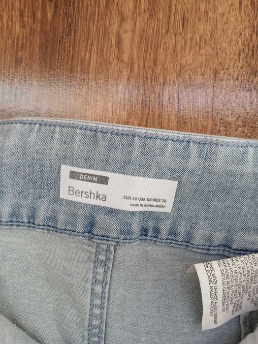 Къси и дълги дънкови панталони.