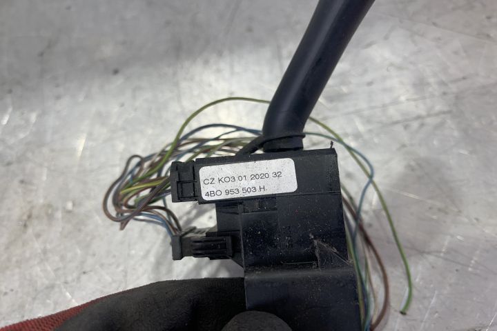 Maneta stergatoare parbriz 4B0953503H / 4B0 953 503 H Volkswagen VW P