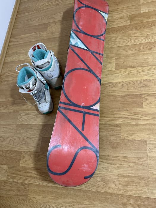 Snowboard Salomon 142 cm + Legaturi snowboard Salomon + Boots