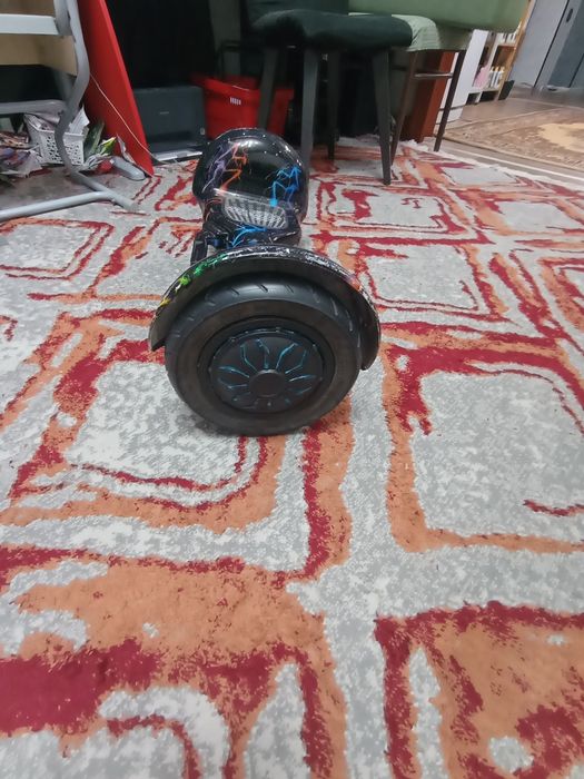 Продаю гироскутер срочно !