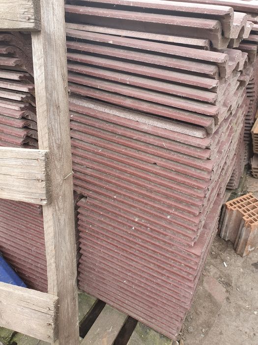 Vând 860 buc. Țiglă BRAMAC Originală (pentru 86mp) + 36 Coame -