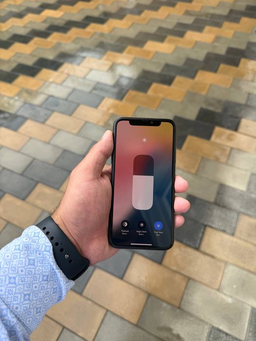 Iphone xs ayfon xs 64gb LL/A qora ideal sotiladi aybi yo face ishlidi