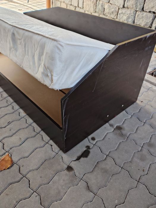 Легло с ракла с повдигащ механизъм