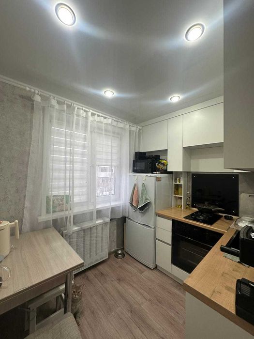 Продаётся 3-комнатная квартира со свежим ремонтом уютная и светлая.