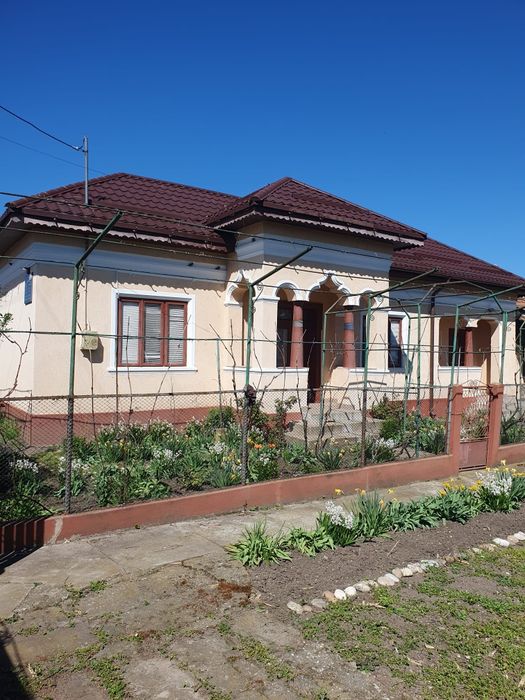 Vând casă în comuna Vișina, jud. Olt