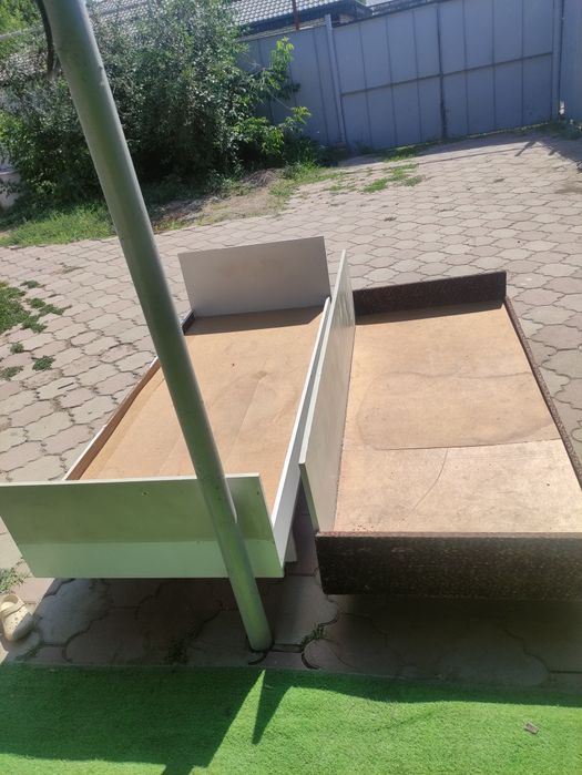 Отдам даром кровати