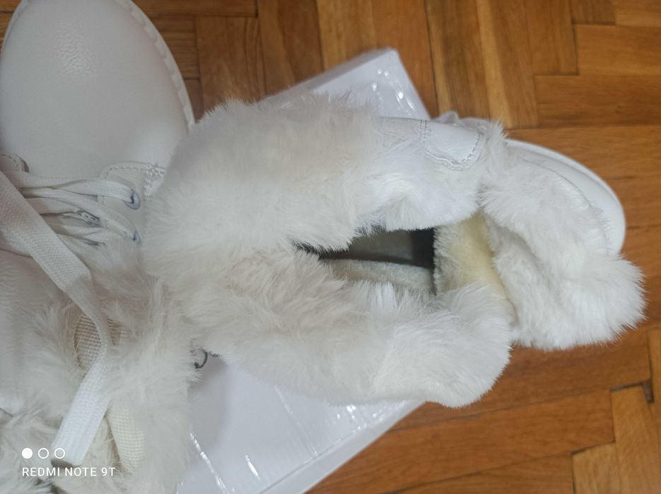 Дамски топли ботушки 22 лв