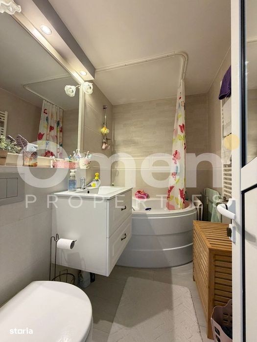Apartament cu 3 camere decomandat, etaj intermediar,  zona Lidl Hotvon