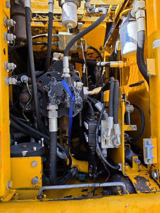 Excavator pe Roti JCB JS130