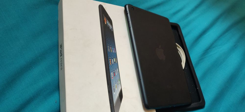 iPad  mini  4 celular SIM 64 gb negru 4G