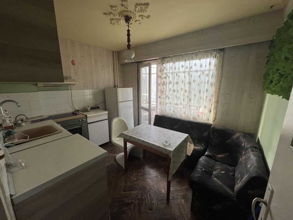 Дава се под наем Четиристаен апартамент в Варна, Цветен квартал - 100 кв.м за 510 € - Снимка #2