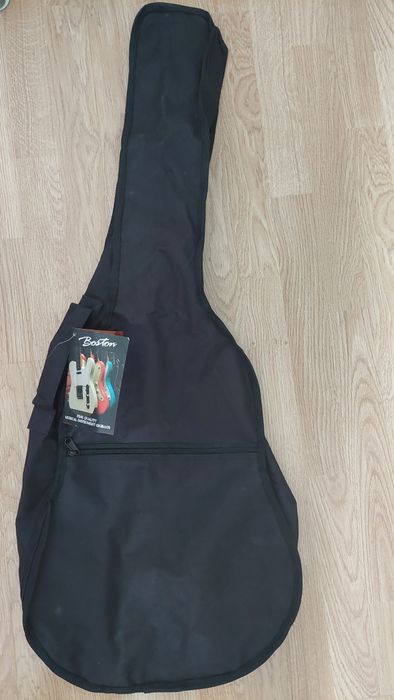 Set chitara clasica Valencia VC204 cu  husa acordor pene