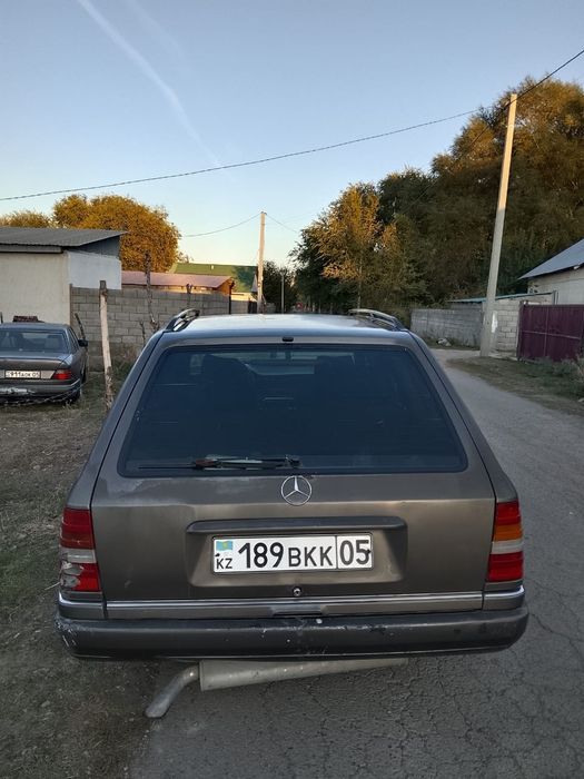 Машина Мерседес .