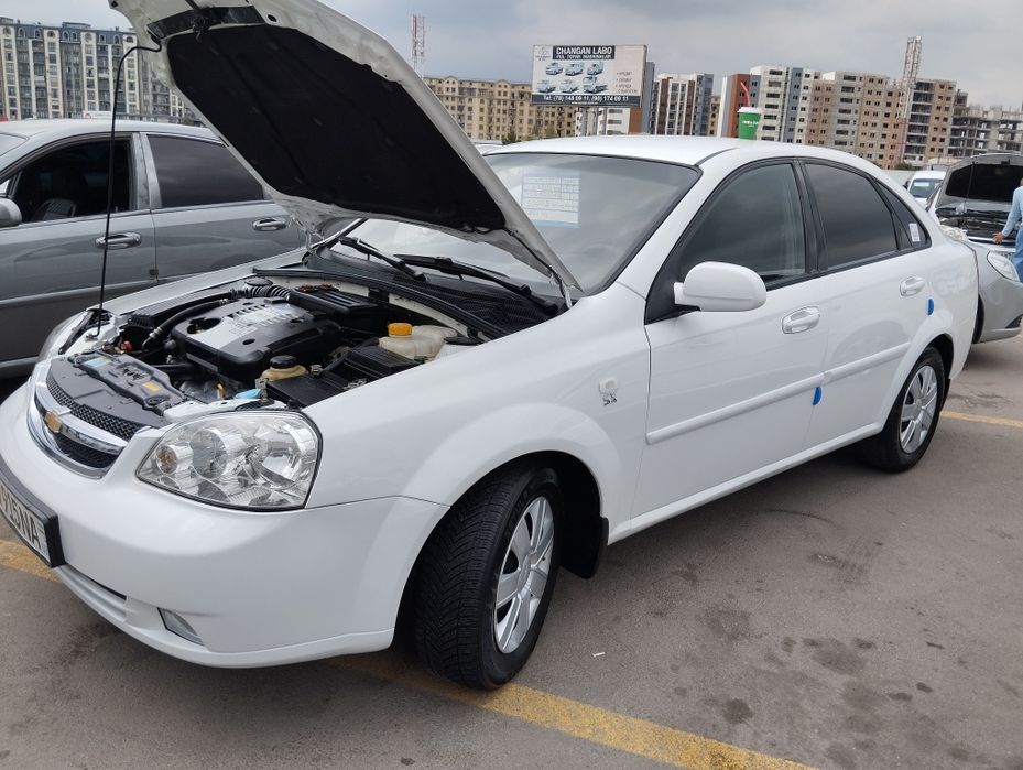 LACETTI 2010 года выпуска 2-позиция. Состояние хороший метан газ 3-пок