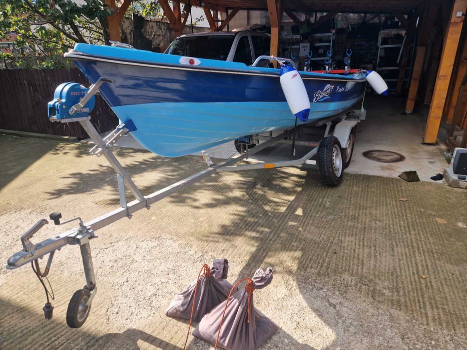 Vând barcă River 510, motor și peridoc